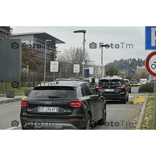 Tiziano Manzoni/LaPresse 7- 02- 2026 Italia CronacaBergamo Parcheggio Ospedale Papa Giovanni XXIII Interno esterno coperto sosta selvaggia divieto