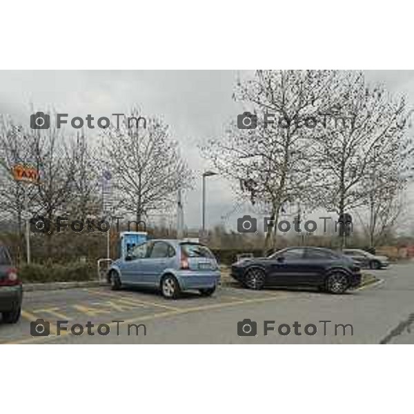 Tiziano Manzoni/LaPresse 7- 02- 2026 Italia CronacaBergamo Parcheggio Ospedale Papa Giovanni XXIII Interno esterno coperto sosta selvaggia divieto