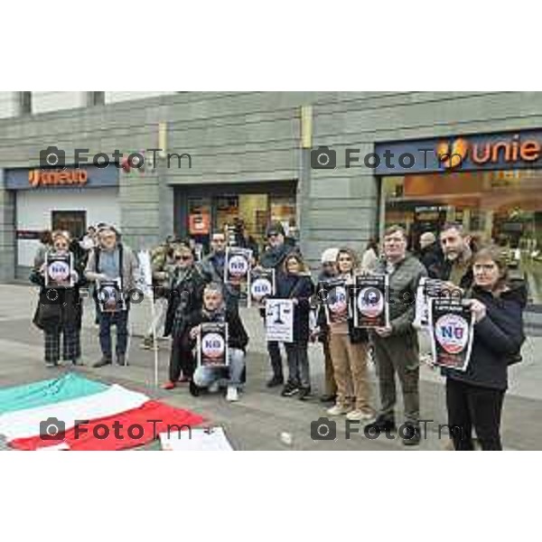 Tiziano Manzoni/LaPresse 7-02- 2026 Italia Cronaca Bergamo MoVimento 5 Stelle aderisce al flashmob Organizzato dai comitati per il NO, referendum giustizia