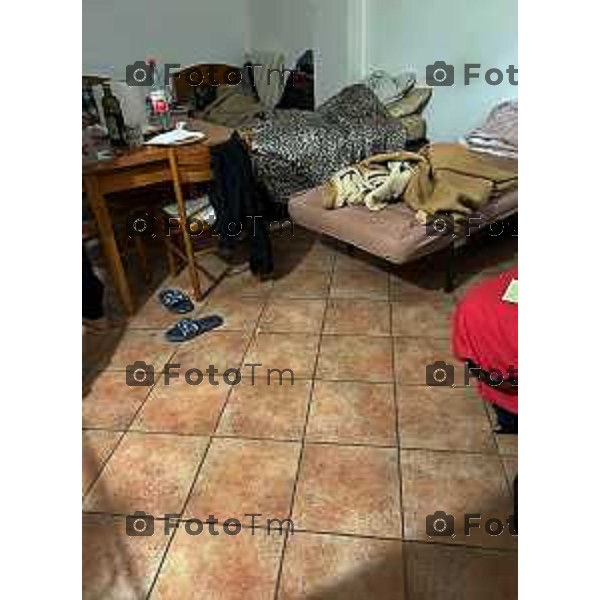 Tiziano Manzoni/LaPresse 9-02- 2026 Italia Cronaca BergamoRomano di Lombardia ufficio 70 metri dormitorio con 14 tunisini scoperto dalla polizia locale