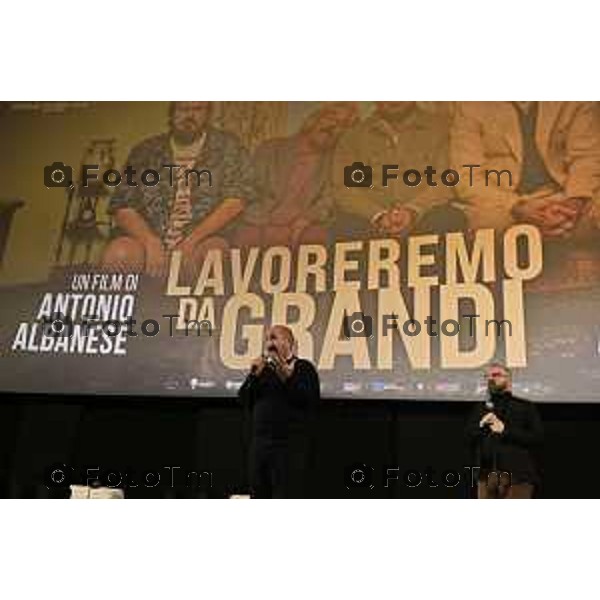 Tiziano Manzoni/LaPresse 10-02- 2026 Italia Cronaca Bergamo Bergamo L’attore e regista Antonio Albanese al Cinema Conca Verde alla prima della proiezione del film “Lavoreremo da grandi”, di cui ha firmato la regia.accompagna alla serata Marianna Folli