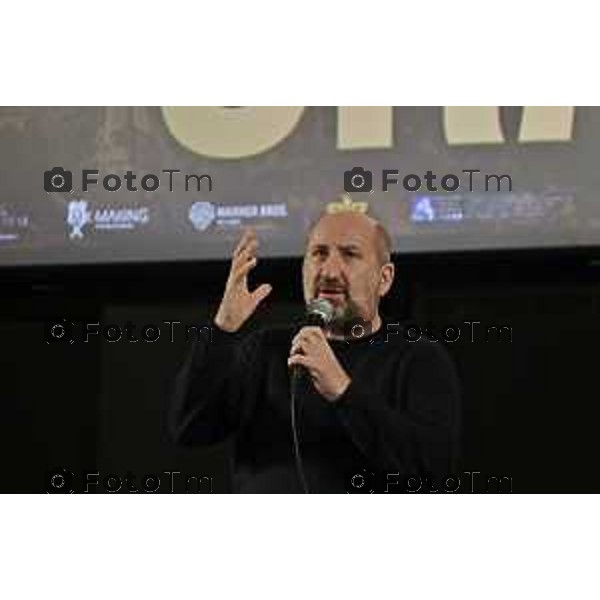 Tiziano Manzoni/LaPresse 10-02- 2026 Italia Cronaca Bergamo Bergamo L’attore e regista Antonio Albanese al Cinema Conca Verde alla prima della proiezione del film “Lavoreremo da grandi”, di cui ha firmato la regia.accompagna alla serata Marianna Folli