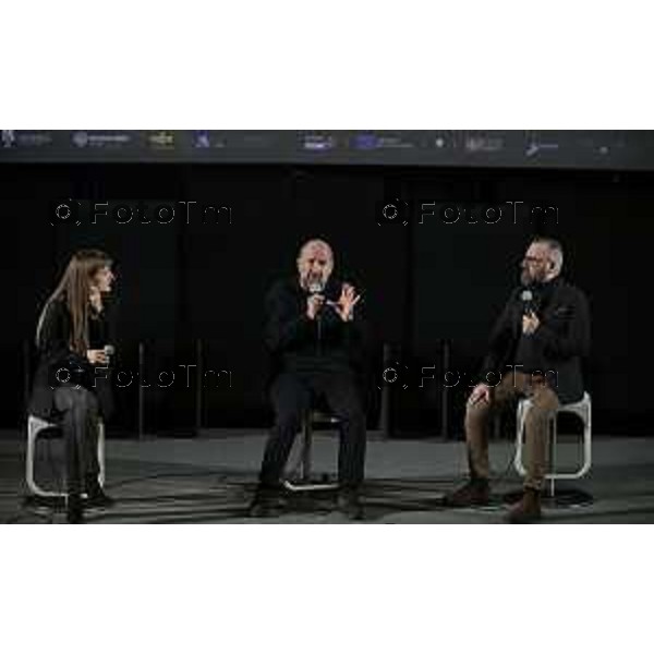 Tiziano Manzoni/LaPresse 10-02- 2026 Italia Cronaca Bergamo Bergamo L’attore e regista Antonio Albanese al Cinema Conca Verde alla prima della proiezione del film “Lavoreremo da grandi”, di cui ha firmato la regia.accompagna alla serata Marianna Folli