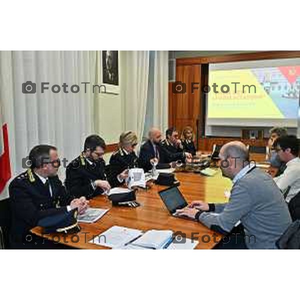 Protesta davanti al municipio contro inceneritore 13 Febbraio 2026 Bergamo ItaliaBergamo conferenzai 2025 della Polizia Locale. Interverranno l’assessore alla Sicurezza Giacomo Angeloni, la comandante della Polizia Locale Monica Porta con i responsabili dei diversi Servizi. foto Tiziano Manzoni Lapresse