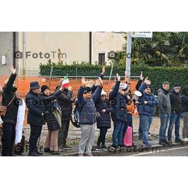 Protesta davanti al municipio contro inceneritore 14 Febbraio 2026 Italia Bergamo Bergamo protesta e presidio passaggio a livello di Via Recastello foto Tiziano Manzoni Lapresse