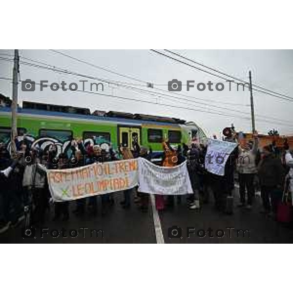 Protesta davanti al municipio contro inceneritore 14 Febbraio 2026 Italia Bergamo Bergamo protesta e presidio passaggio a livello di Via Recastello foto Tiziano Manzoni Lapresse