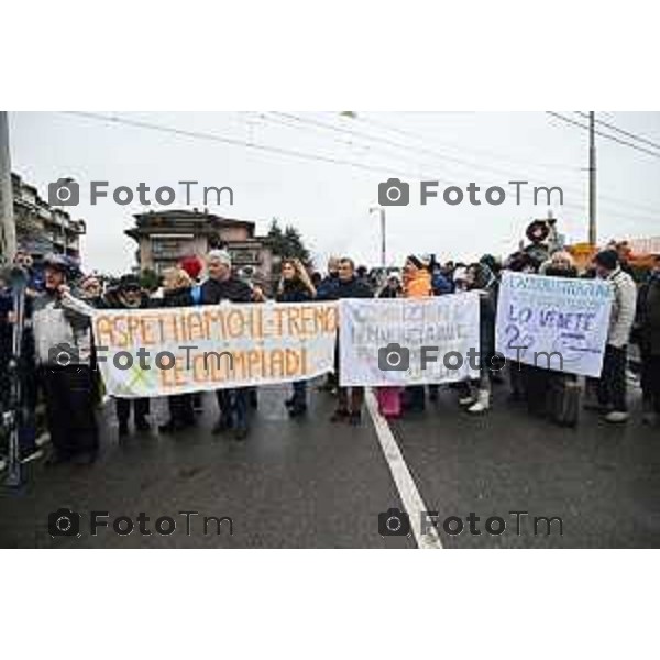 Protesta davanti al municipio contro inceneritore 14 Febbraio 2026 Italia Bergamo Bergamo protesta e presidio passaggio a livello di Via Recastello foto Tiziano Manzoni Lapresse