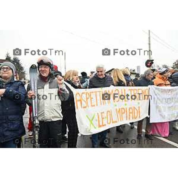 Protesta davanti al municipio contro inceneritore 14 Febbraio 2026 Italia Bergamo Bergamo protesta e presidio passaggio a livello di Via Recastello foto Tiziano Manzoni Lapresse