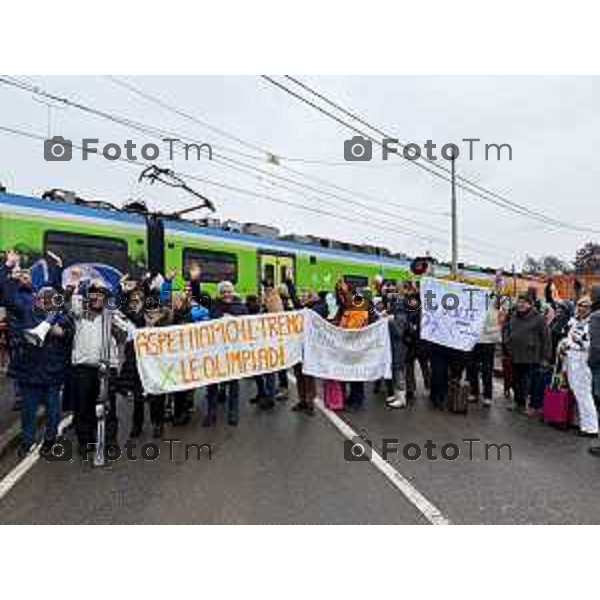 Protesta davanti al municipio contro inceneritore 14 Febbraio 2026 Italia Bergamo Bergamo protesta e presidio passaggio a livello di Via Recastello foto Tiziano Manzoni Lapresse