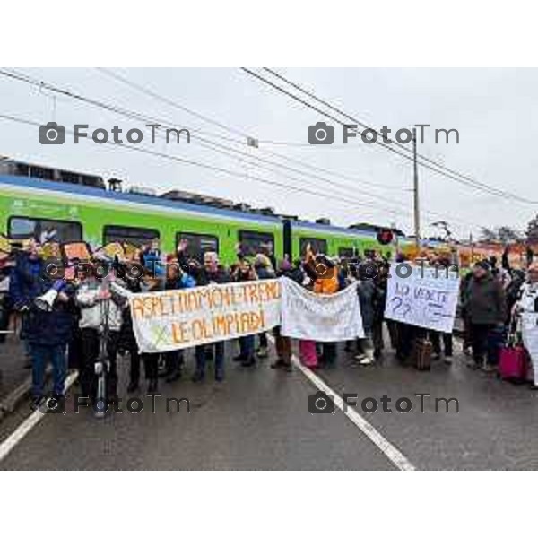 Protesta davanti al municipio contro inceneritore 14 Febbraio 2026 Italia Bergamo Bergamo protesta e presidio passaggio a livello di Via Recastello foto Tiziano Manzoni Lapresse