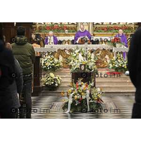 Protesta davanti al municipio contro inceneritore 12 Febbraio 2026 Italia Bergamo Villa d’Almè funerali di Daniele Santini, morto in un incidente in moto il 30 gennaio mentre si trovava in Marocco a seguire l’Africa Eco Race come cronista per il sito «SoloEnduro». foto Tiziano Manzoni Lapresse