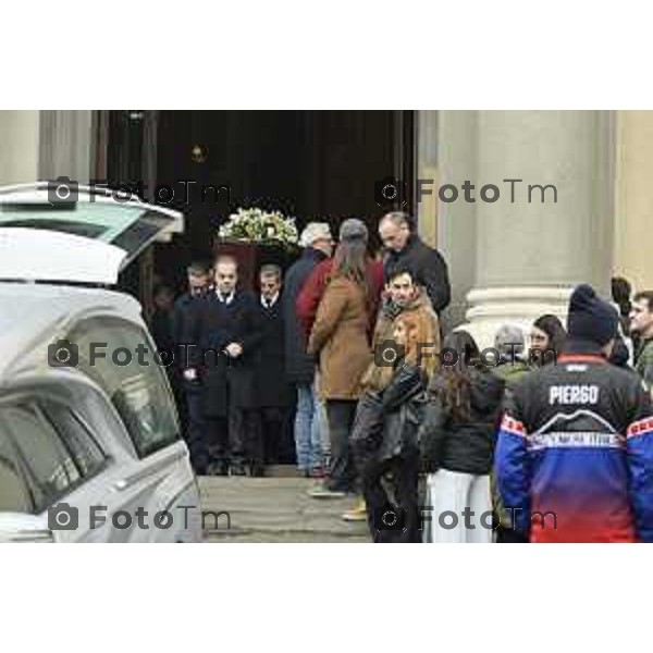 Protesta davanti al municipio contro inceneritore 12 Febbraio 2026 Italia Bergamo Villa d’Almè funerali di Daniele Santini, morto in un incidente in moto il 30 gennaio mentre si trovava in Marocco a seguire l’Africa Eco Race come cronista per il sito «SoloEnduro». foto Tiziano Manzoni Lapresse