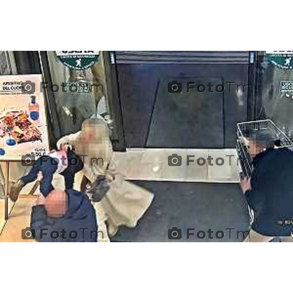 Protesta davanti al municipio contro inceneritore 14 Febbraio 2026 Bergamo tentativo di rapimento di minore esselunga di via corridoni Italia foto Tiziano Manzoni Lapresse