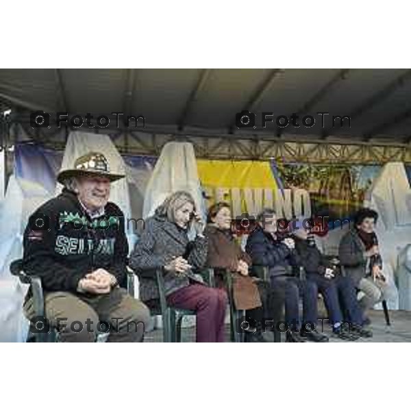 indimenticabili protagoniste della leggendaria Valanga Rosa, tratto indelebile e glorioso nella storia dello sci italiano – Claudia Giordani, Daniela Zini, Maria Rosa Quario, Angelo Bertocchi organizzatore 12 Febbraio 2026 Selvino BG Italia foto Tiziano Manzoni Lapresse