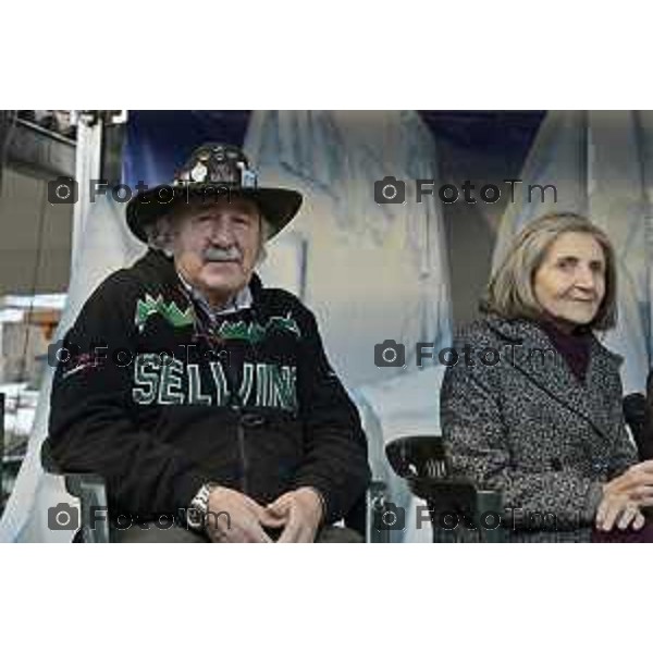 indimenticabili protagoniste della leggendaria Valanga Rosa, tratto indelebile e glorioso nella storia dello sci italiano – Claudia Giordani, Daniela Zini, Maria Rosa Quario, Angelo Bertocchi organizzatore 12 Febbraio 2026 Selvino BG Italia foto Tiziano Manzoni Lapresse