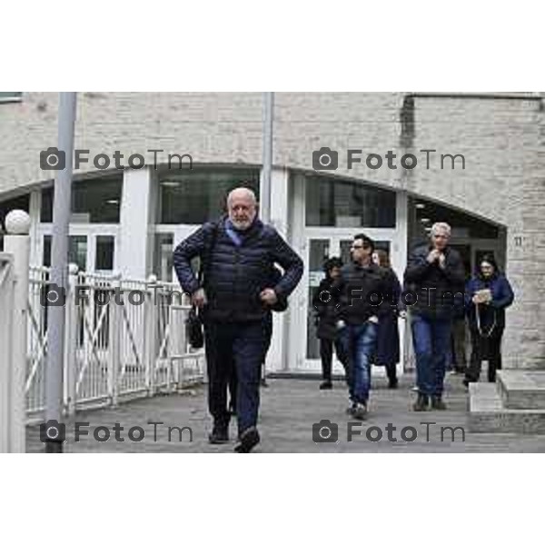 Bergamo. La Corte d’Assise ha condannato all’ergastolo Moussa Sangare per l’omicidio di Sharon Verzeni nella foto i famigliari di Sharon Verzeni papa Bruno il fidanzato Ruocco la mamma Teresa Previtali la sorella Melody e il fratello Cristofer 25 Febbraio 2026 Bergamo Italia foto Tiziano Manzoni Lapresse