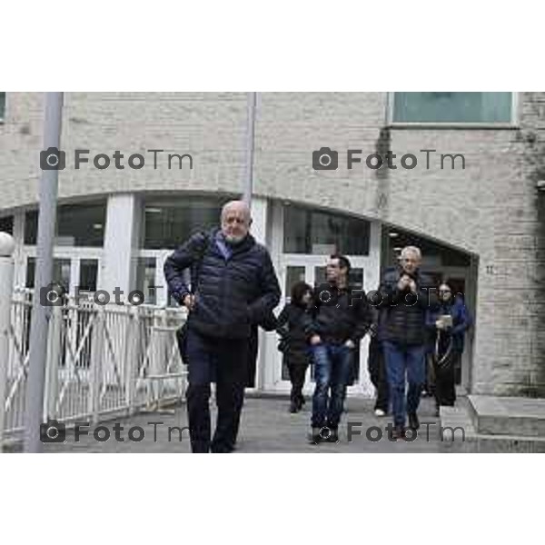 Bergamo. La Corte d’Assise ha condannato all’ergastolo Moussa Sangare per l’omicidio di Sharon Verzeni nella foto i famigliari di Sharon Verzeni papa Bruno il fidanzato Ruocco la mamma Teresa Previtali la sorella Melody e il fratello Cristofer 25 Febbraio 2026 Bergamo Italia foto Tiziano Manzoni Lapresse