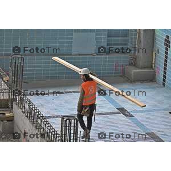 Bergamo visita cantiere Piscine Italcementi con Assessore Valesini, 28 Febbraio 2026 Bergamo Italia foto Tiziano Manzoni Lapresse