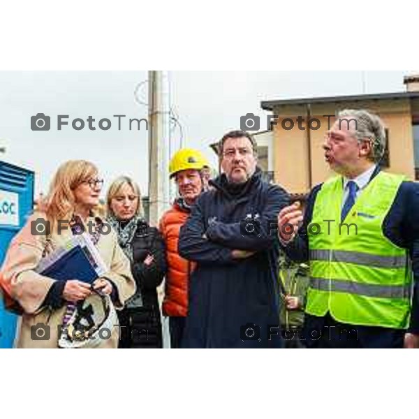 Bergamo, 2 marzo 2026 - Il Ministro delle Infrastrutture Matteo Salvini fa visita al cantiere ALER di via Tommaso Grossi e al cantiere RFI della prossima stazione di Orio Al Serio Aeroporto.