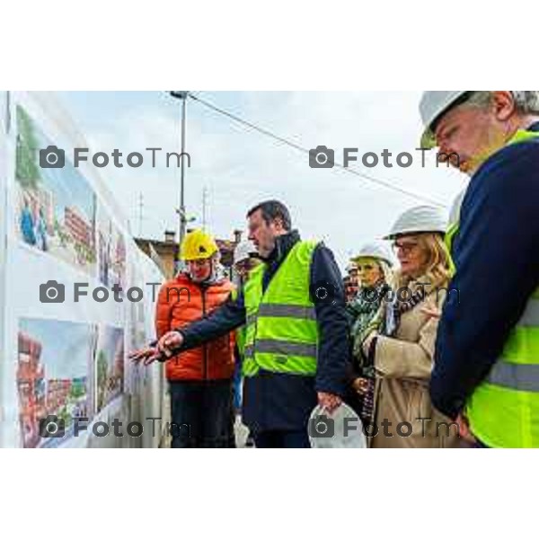 Bergamo, 2 marzo 2026 - Il Ministro delle Infrastrutture Matteo Salvini fa visita al cantiere ALER di via Tommaso Grossi e al cantiere RFI della prossima stazione di Orio Al Serio Aeroporto.