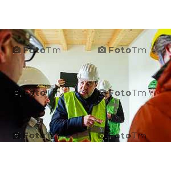 Bergamo, 2 marzo 2026 - Il Ministro delle Infrastrutture Matteo Salvini fa visita al cantiere ALER di via Tommaso Grossi e al cantiere RFI della prossima stazione di Orio Al Serio Aeroporto.