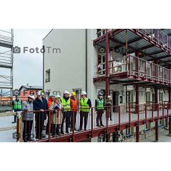 Bergamo, 2 marzo 2026 - Il Ministro delle Infrastrutture Matteo Salvini fa visita al cantiere ALER di via Tommaso Grossi e al cantiere RFI della prossima stazione di Orio Al Serio Aeroporto.