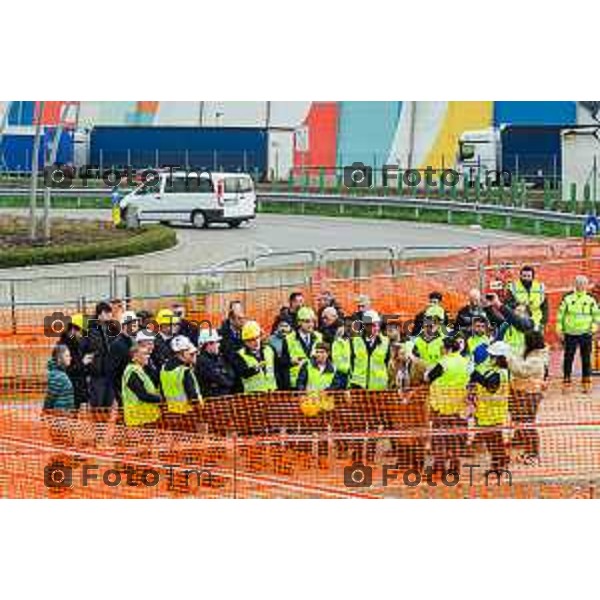 Bergamo, 2 marzo 2026 - Il Ministro delle Infrastrutture Matteo Salvini fa visita al cantiere ALER di via Tommaso Grossi e al cantiere RFI della prossima stazione di Orio Al Serio Aeroporto.