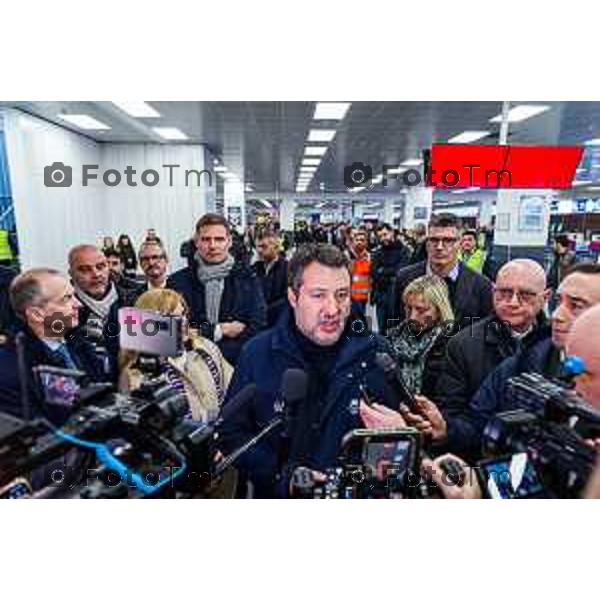 Bergamo, 2 marzo 2026 - Il Ministro delle Infrastrutture Matteo Salvini fa visita al cantiere ALER di via Tommaso Grossi e al cantiere RFI della prossima stazione di Orio Al Serio Aeroporto.