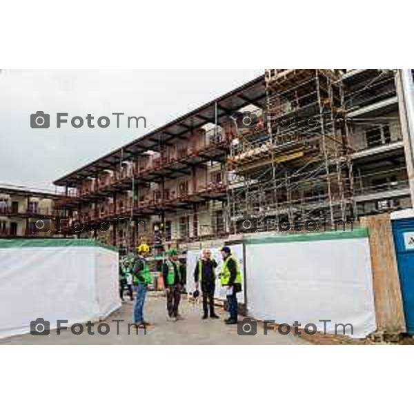 Bergamo, 2 marzo 2026 - Il Ministro delle Infrastrutture Matteo Salvini fa visita al cantiere ALER di via Tommaso Grossi e al cantiere RFI della prossima stazione di Orio Al Serio Aeroporto.