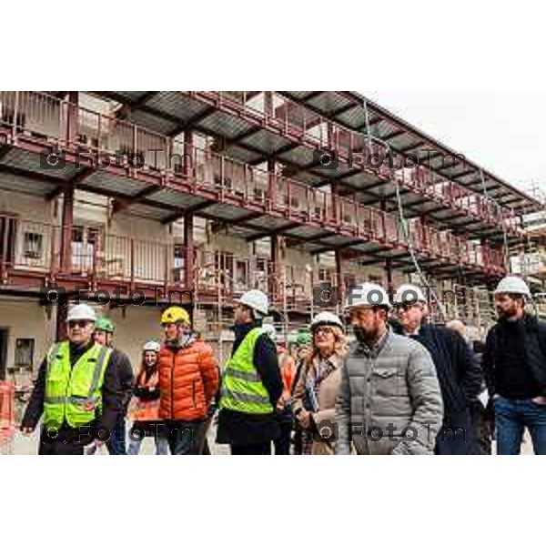 Bergamo, 2 marzo 2026 - Il Ministro delle Infrastrutture Matteo Salvini fa visita al cantiere ALER di via Tommaso Grossi e al cantiere RFI della prossima stazione di Orio Al Serio Aeroporto.