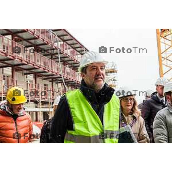 Bergamo, 2 marzo 2026 - Il Ministro delle Infrastrutture Matteo Salvini fa visita al cantiere ALER di via Tommaso Grossi e al cantiere RFI della prossima stazione di Orio Al Serio Aeroporto.