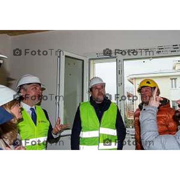 Bergamo, 2 marzo 2026 - Il Ministro delle Infrastrutture Matteo Salvini fa visita al cantiere ALER di via Tommaso Grossi e al cantiere RFI della prossima stazione di Orio Al Serio Aeroporto.