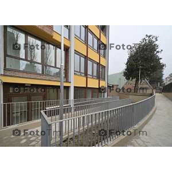 Bergamo sopralluogo cantiere ex Sacro Cuore, via Ghirardelli ’assessore alla Rigenerazione urbana Francesco Valesini, l’assessore alle Politiche sociali Marcella Messina, la Senior advisor di Near sgr (già Redo sgr) Paola Delmonte, con i project manager di Near sgr Cesare Rovati e Domenico Poerio. 4 Marzo 2026 Bergamo Italia foto Tiziano Manzoni Lapresse