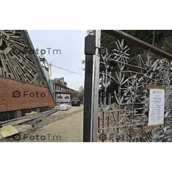 Bergamo sopralluogo cantiere ex Sacro Cuore, via Ghirardelli ’assessore alla Rigenerazione urbana Francesco Valesini, l’assessore alle Politiche sociali Marcella Messina, la Senior advisor di Near sgr (già Redo sgr) Paola Delmonte, con i project manager di Near sgr Cesare Rovati e Domenico Poerio. 4 Marzo 2026 Bergamo Italia foto Tiziano Manzoni Lapresse