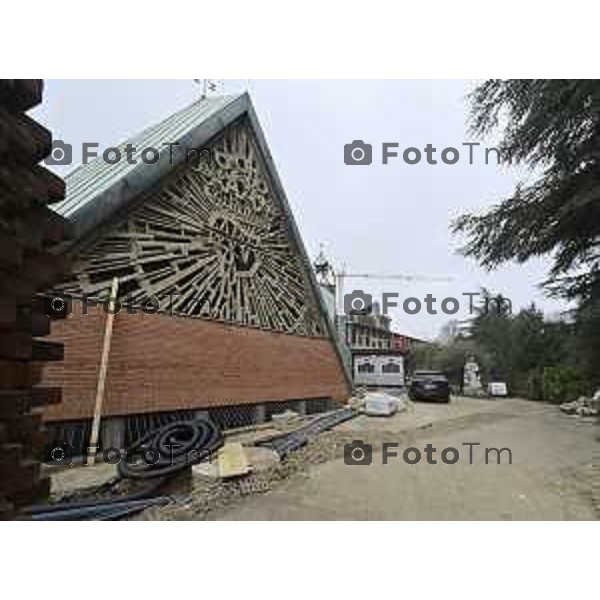 Bergamo sopralluogo cantiere ex Sacro Cuore, via Ghirardelli ’assessore alla Rigenerazione urbana Francesco Valesini, l’assessore alle Politiche sociali Marcella Messina, la Senior advisor di Near sgr (già Redo sgr) Paola Delmonte, con i project manager di Near sgr Cesare Rovati e Domenico Poerio. 4 Marzo 2026 Bergamo Italia foto Tiziano Manzoni Lapresse