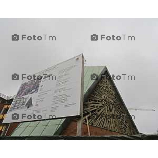 Bergamo sopralluogo cantiere ex Sacro Cuore, via Ghirardelli ’assessore alla Rigenerazione urbana Francesco Valesini, l’assessore alle Politiche sociali Marcella Messina, la Senior advisor di Near sgr (già Redo sgr) Paola Delmonte, con i project manager di Near sgr Cesare Rovati e Domenico Poerio. 4 Marzo 2026 Bergamo Italia foto Tiziano Manzoni Lapresse