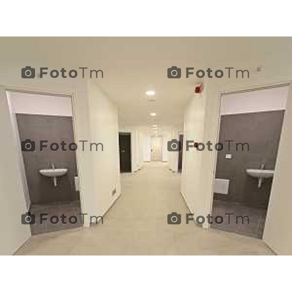 Bergamo sopralluogo cantiere ex Sacro Cuore, via Ghirardelli ’assessore alla Rigenerazione urbana Francesco Valesini, l’assessore alle Politiche sociali Marcella Messina, la Senior advisor di Near sgr (già Redo sgr) Paola Delmonte, con i project manager di Near sgr Cesare Rovati e Domenico Poerio. 4 Marzo 2026 Bergamo Italia foto Tiziano Manzoni Lapresse