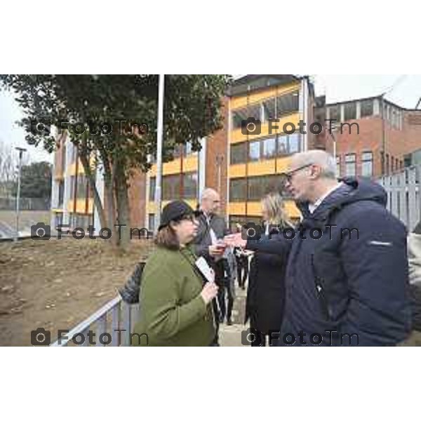 Bergamo sopralluogo cantiere ex Sacro Cuore, via Ghirardelli ’assessore alla Rigenerazione urbana Francesco Valesini, l’assessore alle Politiche sociali Marcella Messina, la Senior advisor di Near sgr (già Redo sgr) Paola Delmonte, con i project manager di Near sgr Cesare Rovati e Domenico Poerio. 4 Marzo 2026 Bergamo Italia foto Tiziano Manzoni Lapresse