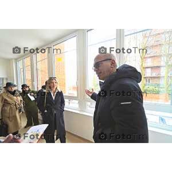 Bergamo sopralluogo cantiere ex Sacro Cuore, via Ghirardelli ’assessore alla Rigenerazione urbana Francesco Valesini, l’assessore alle Politiche sociali Marcella Messina, la Senior advisor di Near sgr (già Redo sgr) Paola Delmonte, con i project manager di Near sgr Cesare Rovati e Domenico Poerio. 4 Marzo 2026 Bergamo Italia foto Tiziano Manzoni Lapresse