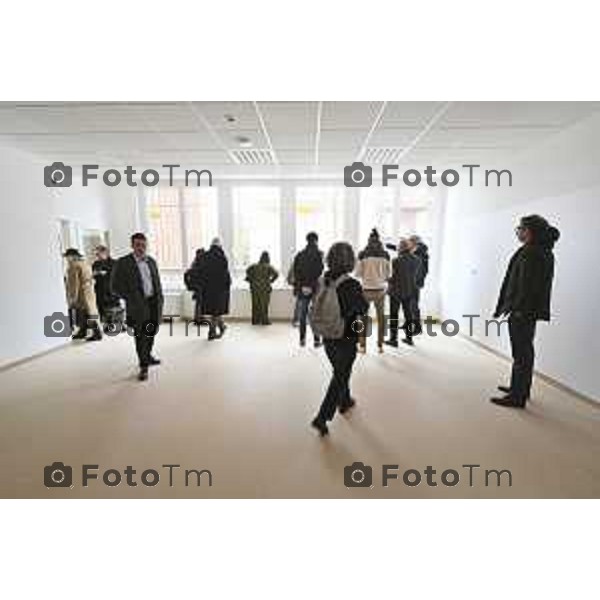 Bergamo sopralluogo cantiere ex Sacro Cuore, via Ghirardelli ’assessore alla Rigenerazione urbana Francesco Valesini, l’assessore alle Politiche sociali Marcella Messina, la Senior advisor di Near sgr (già Redo sgr) Paola Delmonte, con i project manager di Near sgr Cesare Rovati e Domenico Poerio. 4 Marzo 2026 Bergamo Italia foto Tiziano Manzoni Lapresse