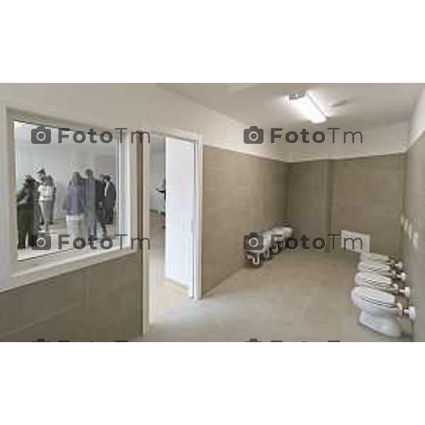 Bergamo sopralluogo cantiere ex Sacro Cuore, via Ghirardelli ’assessore alla Rigenerazione urbana Francesco Valesini, l’assessore alle Politiche sociali Marcella Messina, la Senior advisor di Near sgr (già Redo sgr) Paola Delmonte, con i project manager di Near sgr Cesare Rovati e Domenico Poerio. 4 Marzo 2026 Bergamo Italia foto Tiziano Manzoni Lapresse