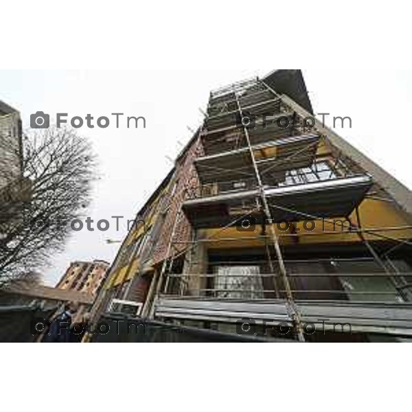 Bergamo sopralluogo cantiere ex Sacro Cuore, via Ghirardelli ’assessore alla Rigenerazione urbana Francesco Valesini, l’assessore alle Politiche sociali Marcella Messina, la Senior advisor di Near sgr (già Redo sgr) Paola Delmonte, con i project manager di Near sgr Cesare Rovati e Domenico Poerio. 4 Marzo 2026 Bergamo Italia foto Tiziano Manzoni Lapresse