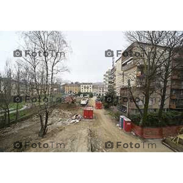 Bergamo sopralluogo cantiere ex Sacro Cuore, via Ghirardelli ’assessore alla Rigenerazione urbana Francesco Valesini, l’assessore alle Politiche sociali Marcella Messina, la Senior advisor di Near sgr (già Redo sgr) Paola Delmonte, con i project manager di Near sgr Cesare Rovati e Domenico Poerio. 4 Marzo 2026 Bergamo Italia foto Tiziano Manzoni Lapresse