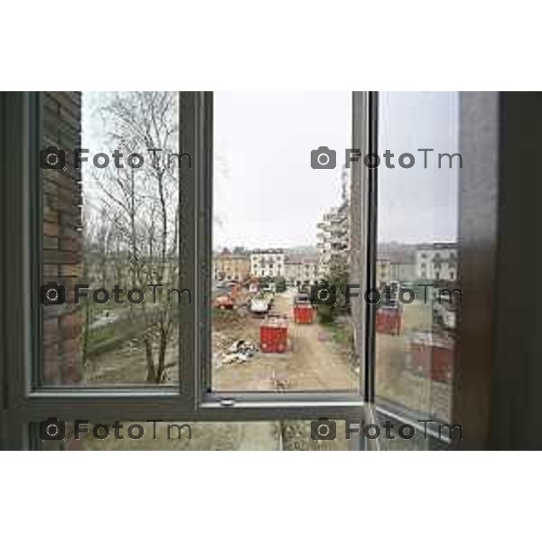 Bergamo sopralluogo cantiere ex Sacro Cuore, via Ghirardelli ’assessore alla Rigenerazione urbana Francesco Valesini, l’assessore alle Politiche sociali Marcella Messina, la Senior advisor di Near sgr (già Redo sgr) Paola Delmonte, con i project manager di Near sgr Cesare Rovati e Domenico Poerio. 4 Marzo 2026 Bergamo Italia foto Tiziano Manzoni Lapresse