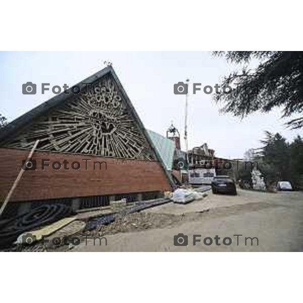 Bergamo sopralluogo cantiere ex Sacro Cuore, via Ghirardelli ’assessore alla Rigenerazione urbana Francesco Valesini, l’assessore alle Politiche sociali Marcella Messina, la Senior advisor di Near sgr (già Redo sgr) Paola Delmonte, con i project manager di Near sgr Cesare Rovati e Domenico Poerio. 4 Marzo 2026 Bergamo Italia foto Tiziano Manzoni Lapresse