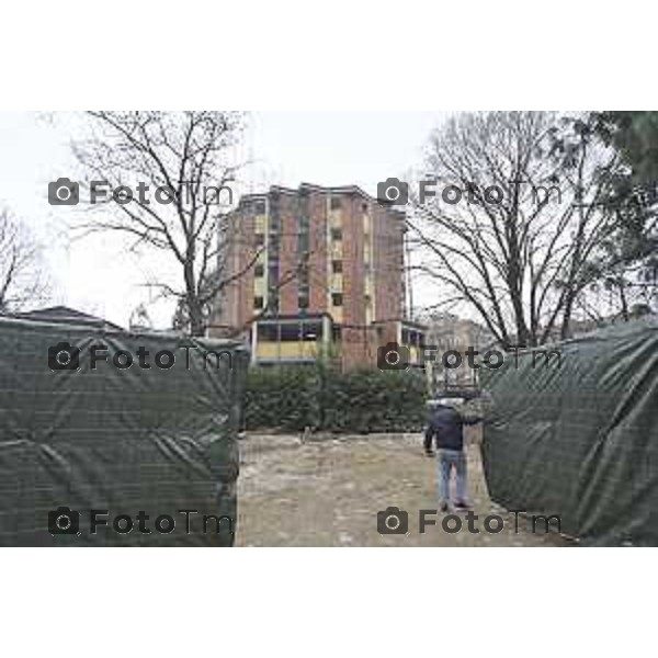 Bergamo sopralluogo cantiere ex Sacro Cuore, via Ghirardelli ’assessore alla Rigenerazione urbana Francesco Valesini, l’assessore alle Politiche sociali Marcella Messina, la Senior advisor di Near sgr (già Redo sgr) Paola Delmonte, con i project manager di Near sgr Cesare Rovati e Domenico Poerio. 4 Marzo 2026 Bergamo Italia foto Tiziano Manzoni Lapresse