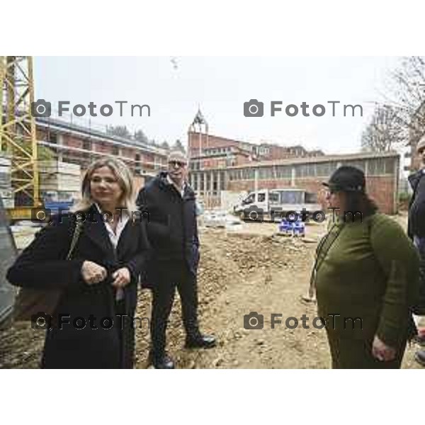Bergamo sopralluogo cantiere ex Sacro Cuore, via Ghirardelli ’assessore alla Rigenerazione urbana Francesco Valesini, l’assessore alle Politiche sociali Marcella Messina, la Senior advisor di Near sgr (già Redo sgr) Paola Delmonte, con i project manager di Near sgr Cesare Rovati e Domenico Poerio. 4 Marzo 2026 Bergamo Italia foto Tiziano Manzoni Lapresse