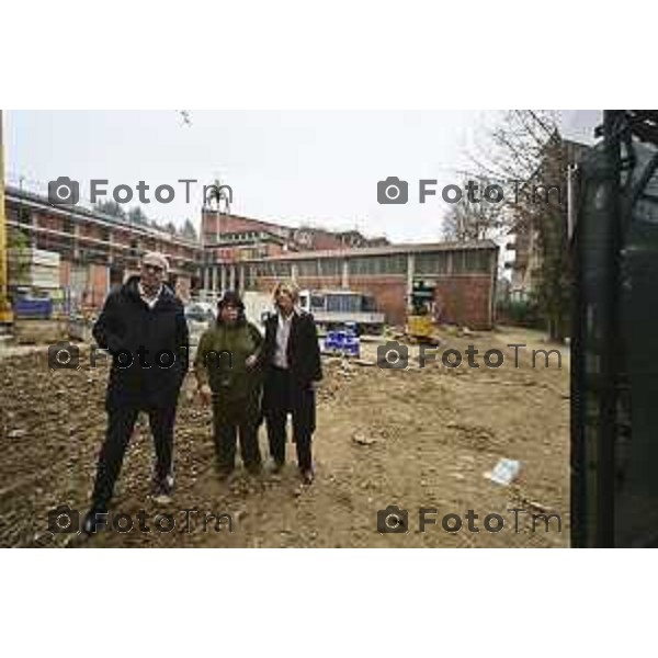 Bergamo sopralluogo cantiere ex Sacro Cuore, via Ghirardelli ’assessore alla Rigenerazione urbana Francesco Valesini, l’assessore alle Politiche sociali Marcella Messina, la Senior advisor di Near sgr (già Redo sgr) Paola Delmonte, con i project manager di Near sgr Cesare Rovati e Domenico Poerio. 4 Marzo 2026 Bergamo Italia foto Tiziano Manzoni Lapresse