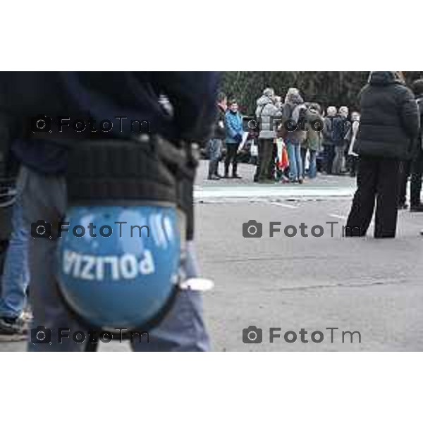 Bergamo protesta e presidio azienda Battagion produzione articoli bellici 5 Marzo 2026 Italia foto Tiziano Manzoni Lapresse