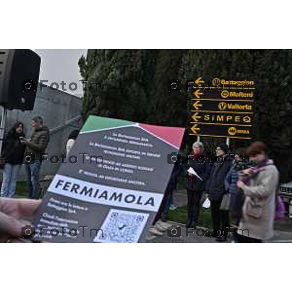 Bergamo protesta e presidio azienda Battagion produzione articoli bellici 5 Marzo 2026 Italia foto Tiziano Manzoni Lapresse